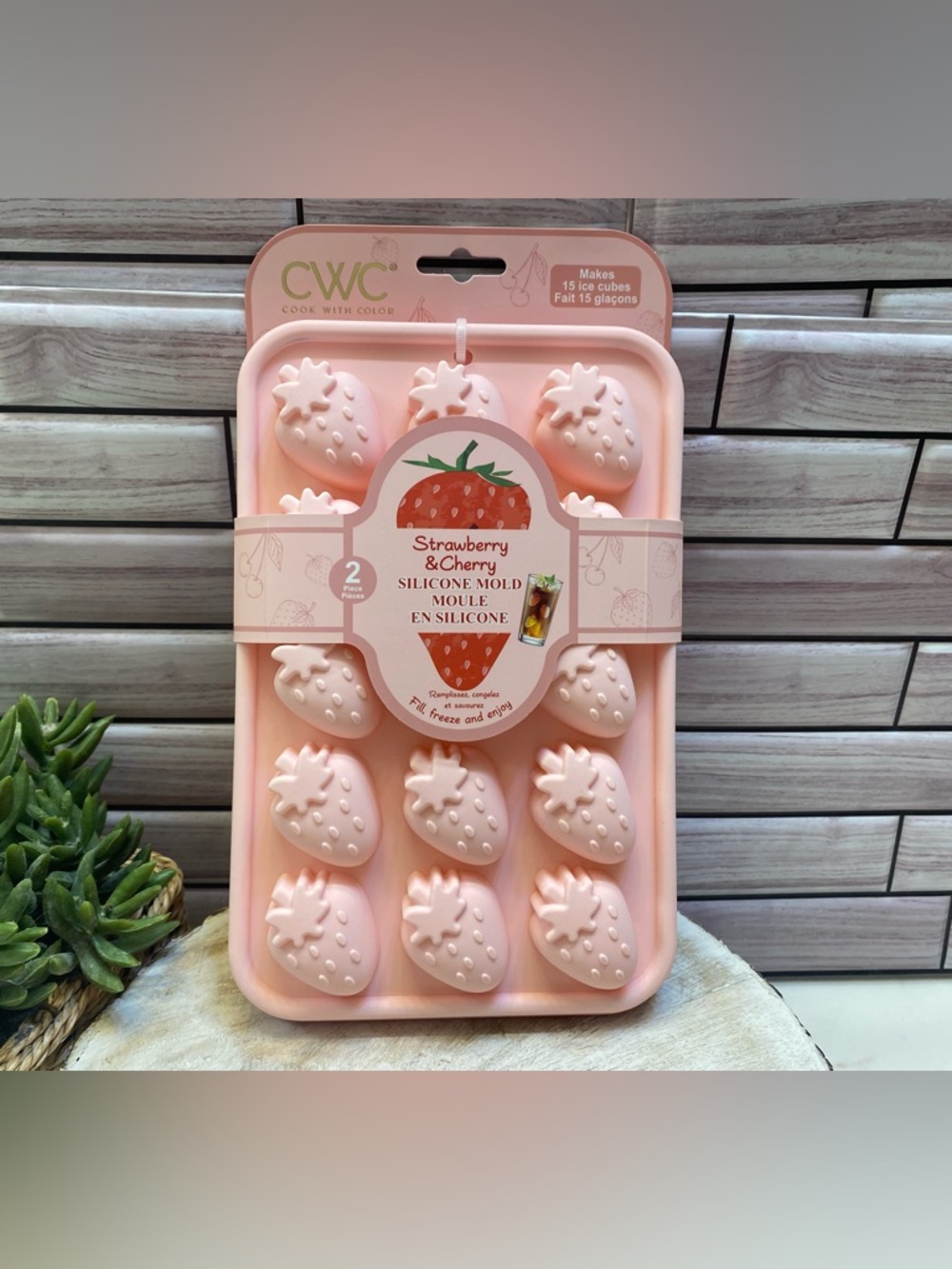 CWC ❤️ strawberry shaped 2 piece Ice Trays x2  mold BPA Free NWT